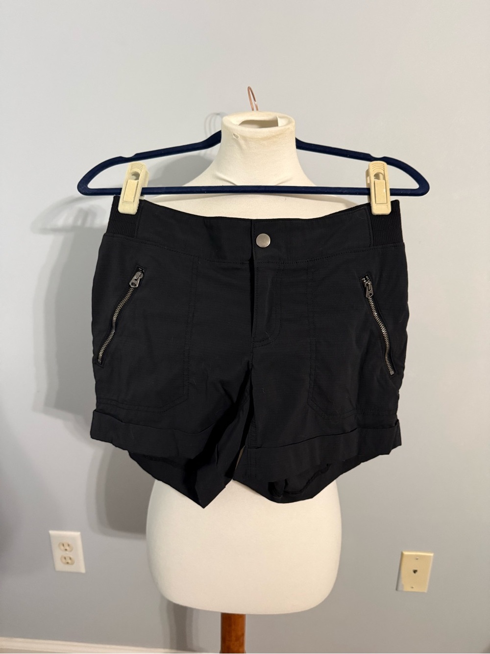 Athleta Black Trekki Athletic Zip-Pocket Shorts